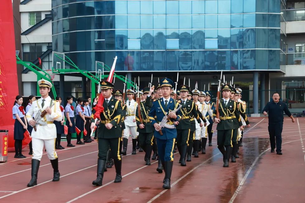 百日礪劍酬壯志 踔厲奮發(fā)向未來(lái) ——?？谑旋埲A區(qū)山高實(shí)驗(yàn)學(xué)校八、九年級(jí)中考百日誓師活動(dòng)-圖片2