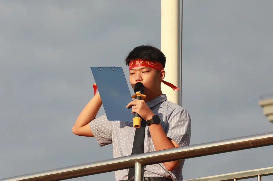 百日礪劍酬壯志 踔厲奮發(fā)向未來(lái) ——?？谑旋埲A區(qū)山高實(shí)驗(yàn)學(xué)校八、九年級(jí)中考百日誓師活動(dòng)-圖片3