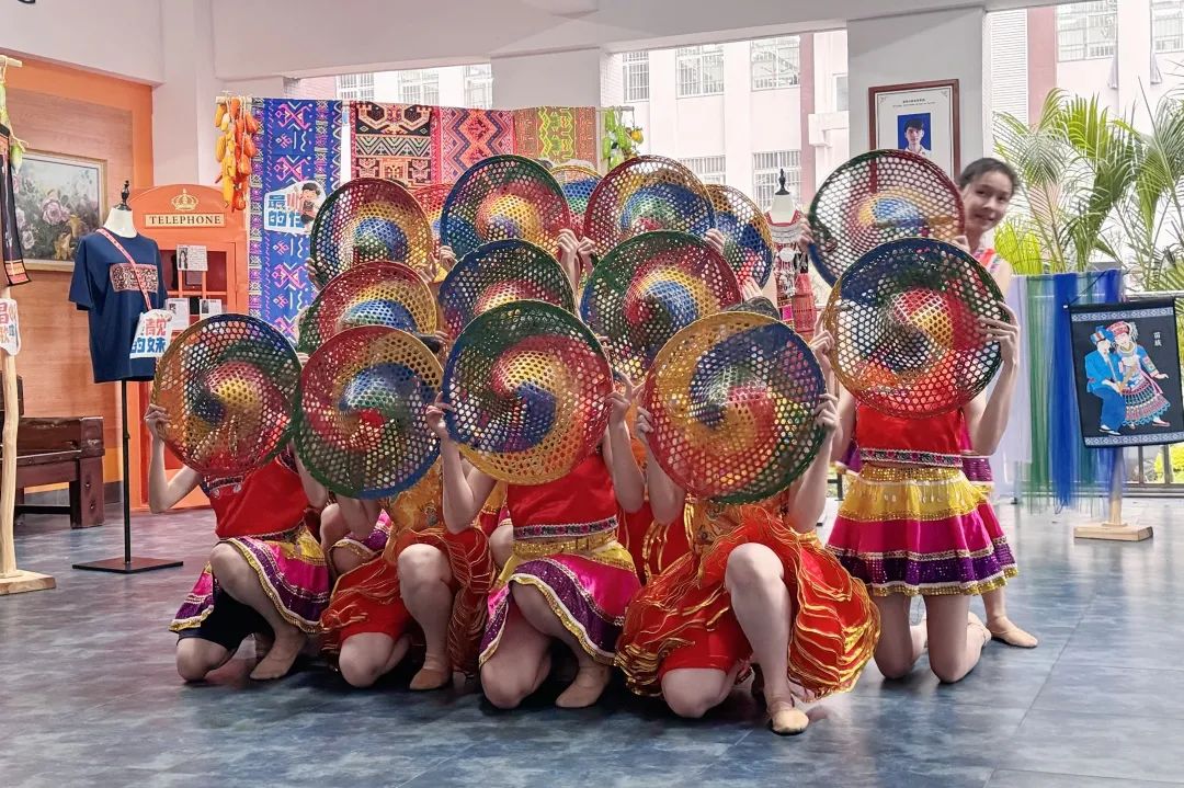 非遺魅力閃耀校園——?？谏礁咧袑W(xué)慶“三月三”藝術(shù)展圓滿收官-圖片2