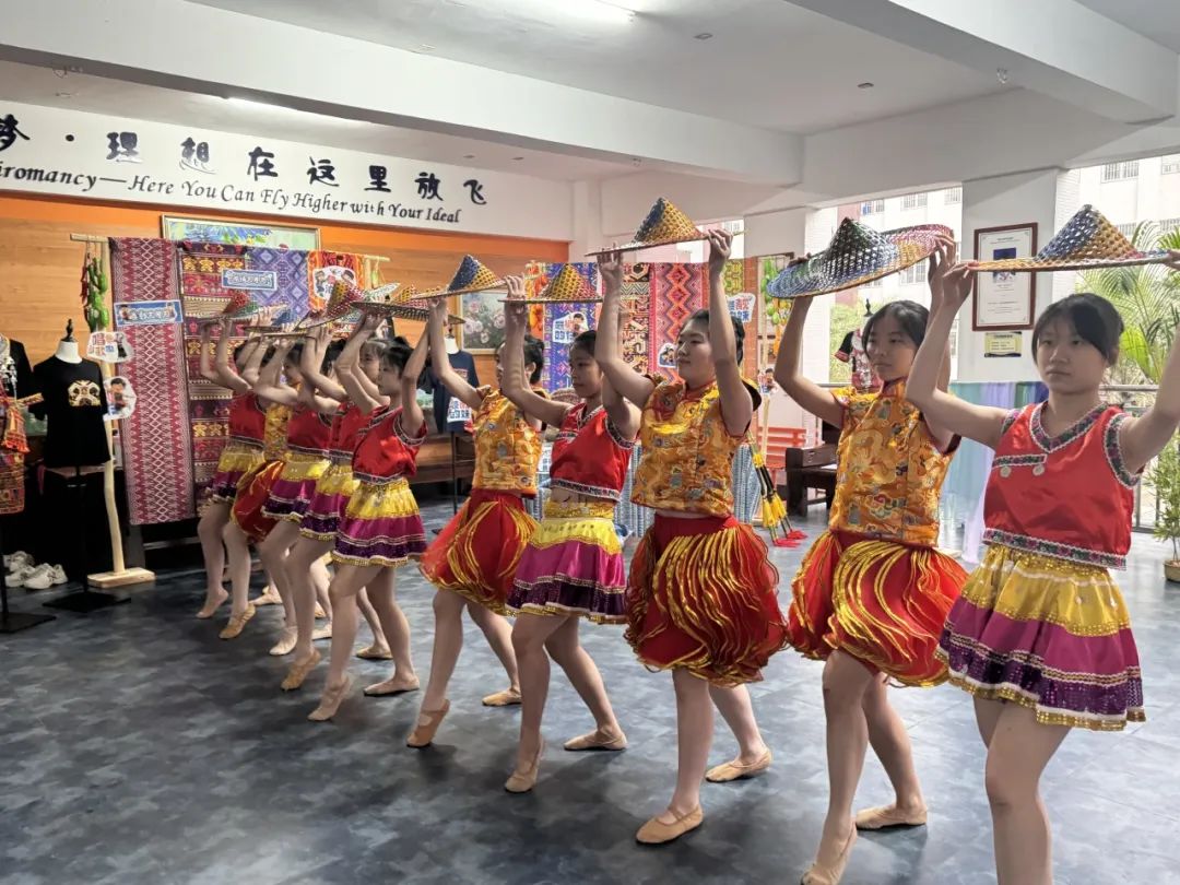 非遺魅力閃耀校園——?？谏礁咧袑W(xué)慶“三月三”藝術(shù)展圓滿收官-圖片3