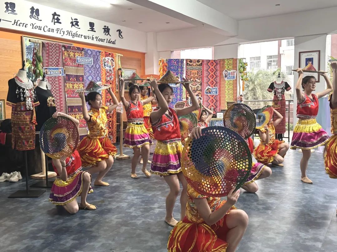 非遺魅力閃耀校園——?？谏礁咧袑W(xué)慶“三月三”藝術(shù)展圓滿收官-圖片3