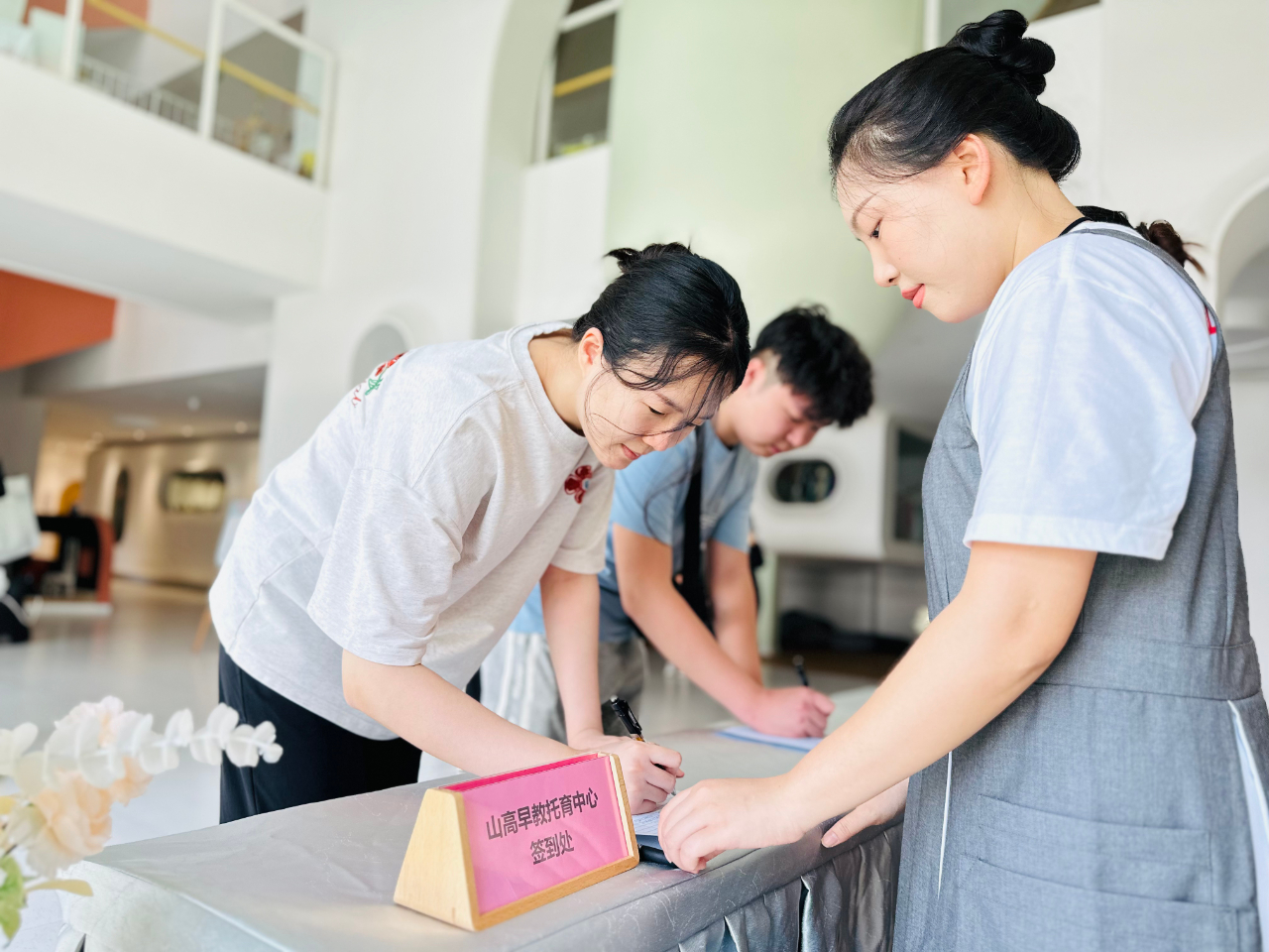 醫(yī)育融合·共筑健康成長路——?？谑猩礁哂變簣@聯(lián)合?？谑械谒娜嗣襻t(yī)院開展醫(yī)育融合健康講座-圖片13