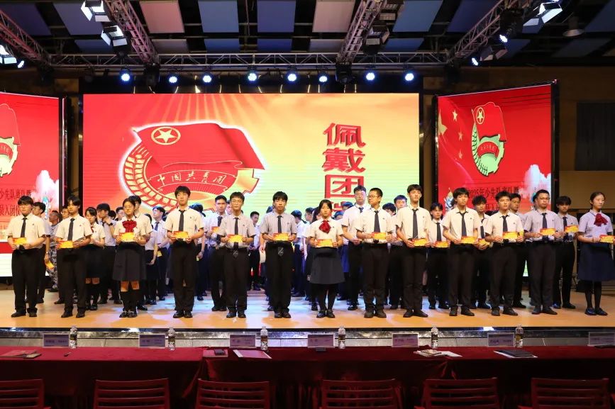 五四精神啟新篇，青春逐夢向未來——海口山高中學(xué)2025年離隊入團儀式順利舉行-圖片6