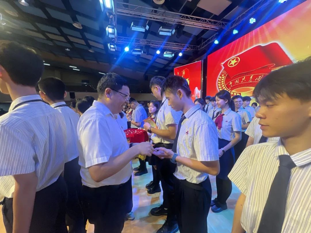 五四精神啟新篇，青春逐夢向未來——?？谏礁咧袑W(xué)2025年離隊入團儀式順利舉行-圖片6