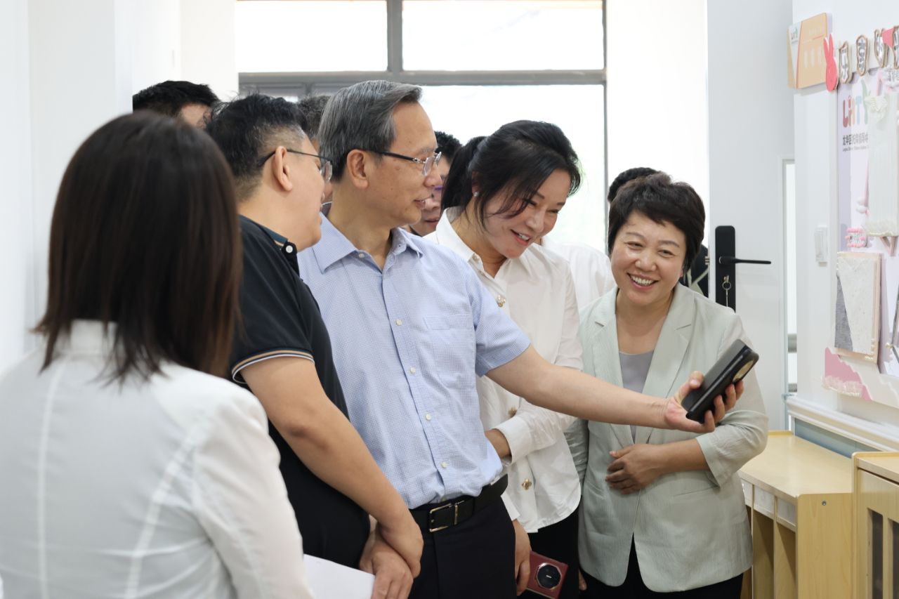 共筑托育夢 助力向前行——省人大常委會領導蒞臨龍華區(qū)托育指導中心開展調研工作-圖片11