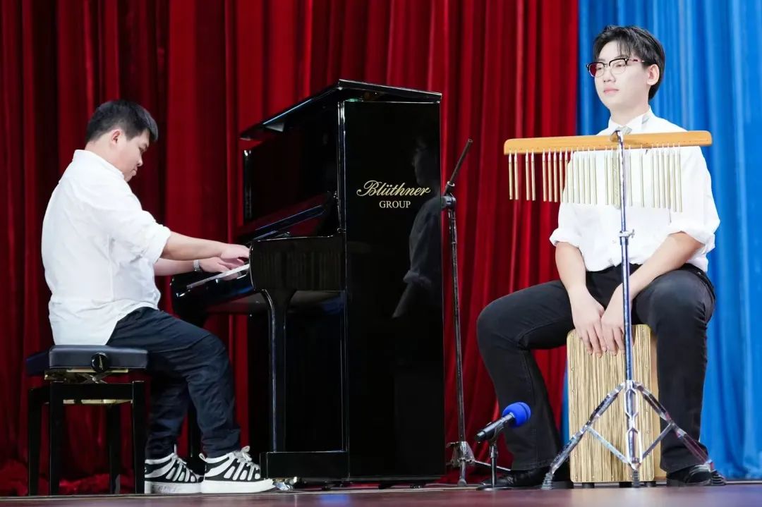 喜報(bào)！我校榮獲海口市中小學(xué)生“青椰”藝術(shù)節(jié)高中班級(jí)合唱一等獎(jiǎng)！