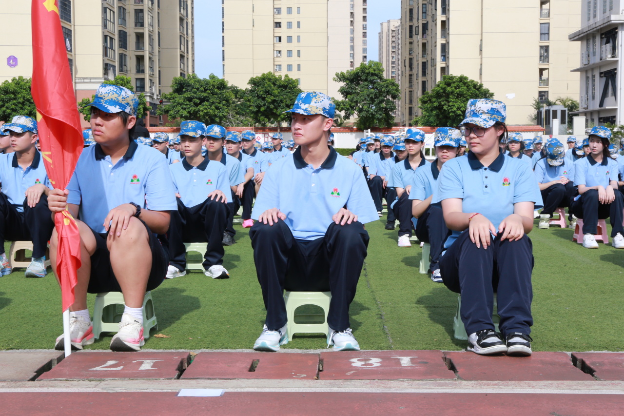 燃情開營！?？谏礁咧袑W2025級高一新生開啟軍訓成長之旅-圖片1