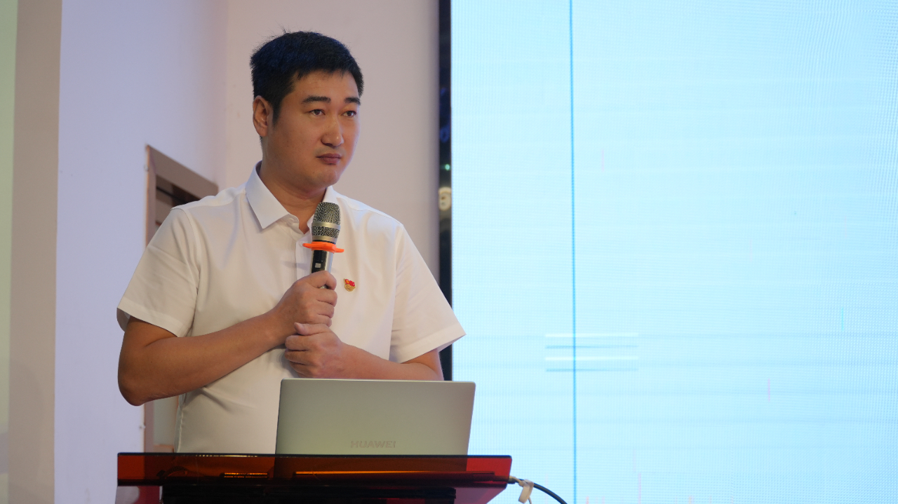 “重塑標(biāo)桿：小學(xué)教育的山高范式”——?？谏礁邔W(xué)校2025年秋季學(xué)期全體教師大會-圖片7