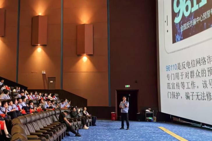 銘記歷史傷痛，傳承愛國(guó)薪火！我校組織七年級(jí)學(xué)子觀看愛國(guó)主義電影《731》-圖片2