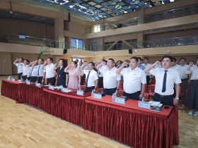 聚焦內(nèi)涵共創(chuàng)新篇——?？谏礁咧袑W(xué)新學(xué)期領(lǐng)導(dǎo)力賦能工作會順利召開